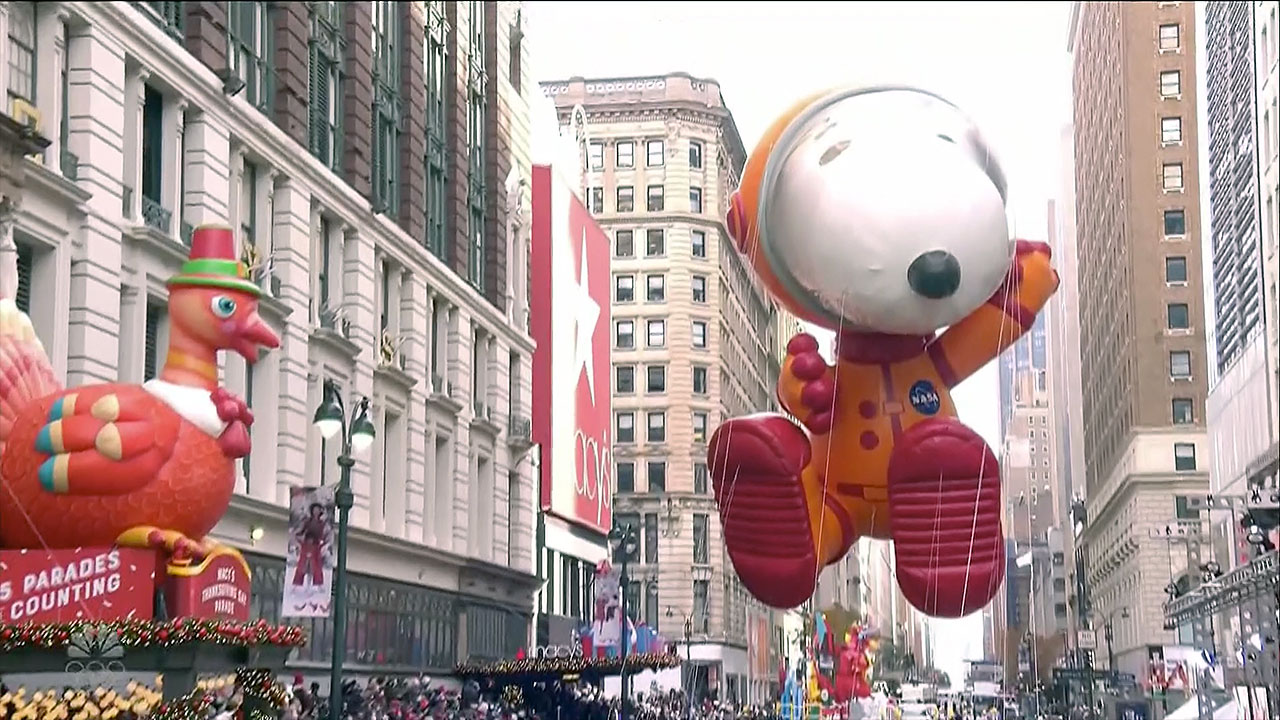 Baby Yoda Invades Macy's Thanksgiving Day Parade With An Astronaut 