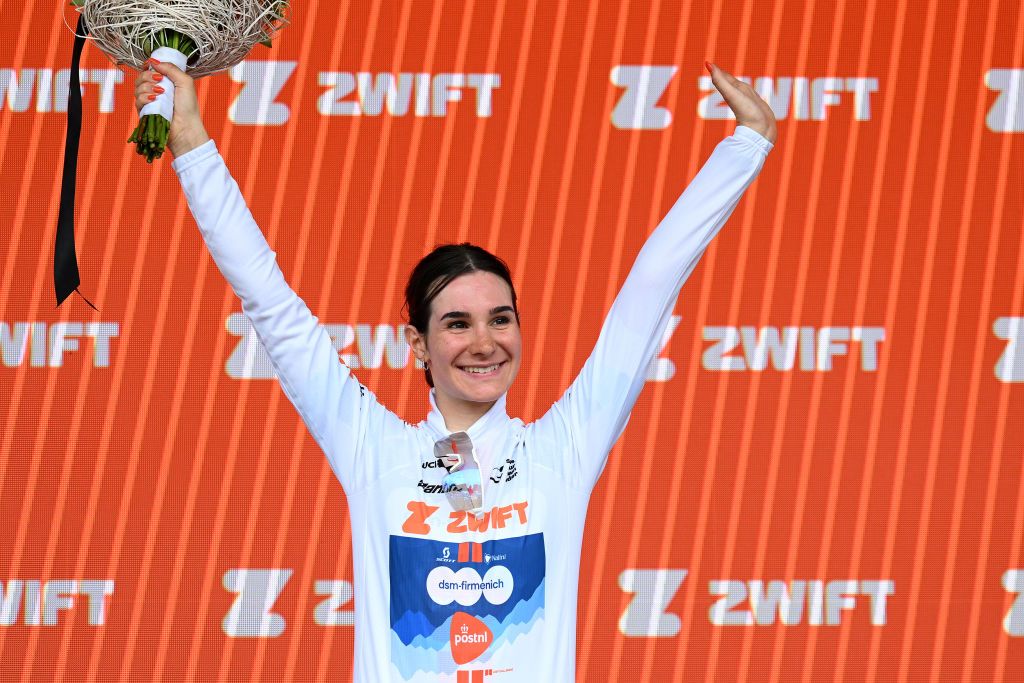 Francesca Barale (dsm-firmenich PostNL) takes over the best young rider jersey after stage 2
