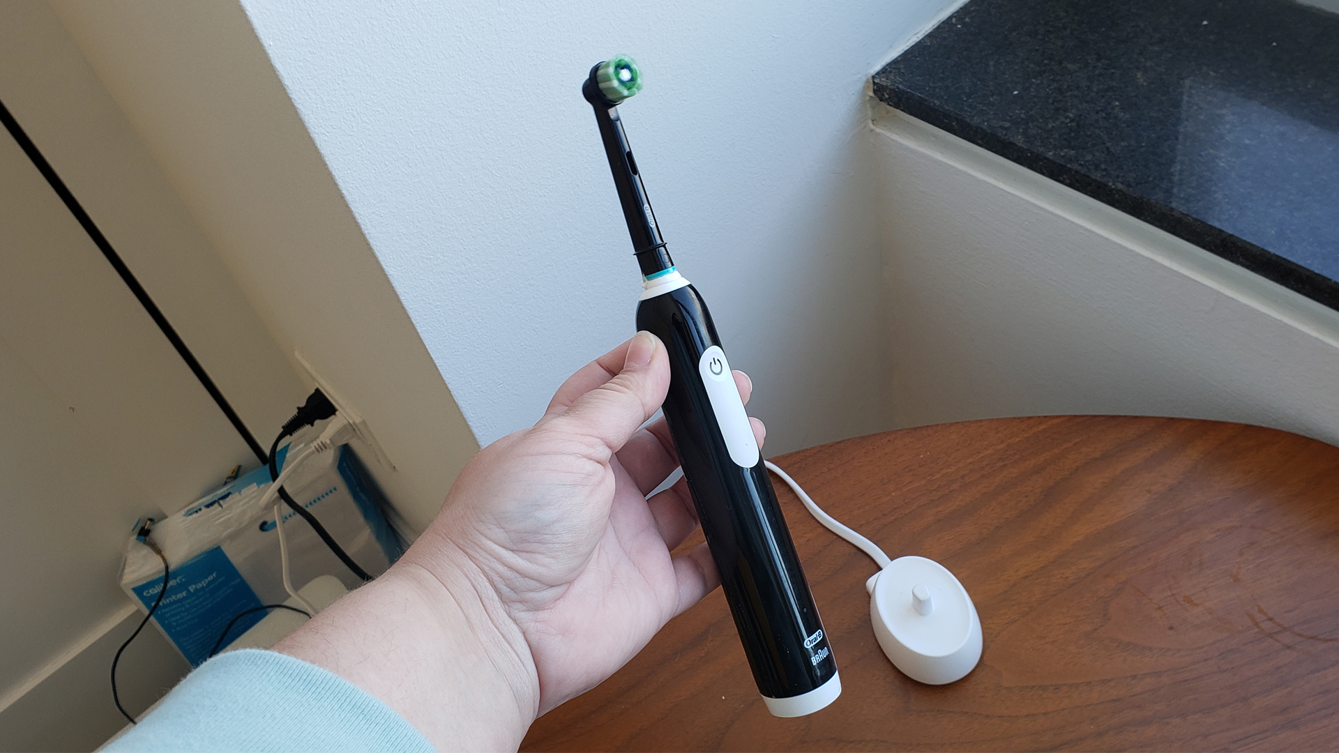 Oral B Pro 1000 electric toothbrush