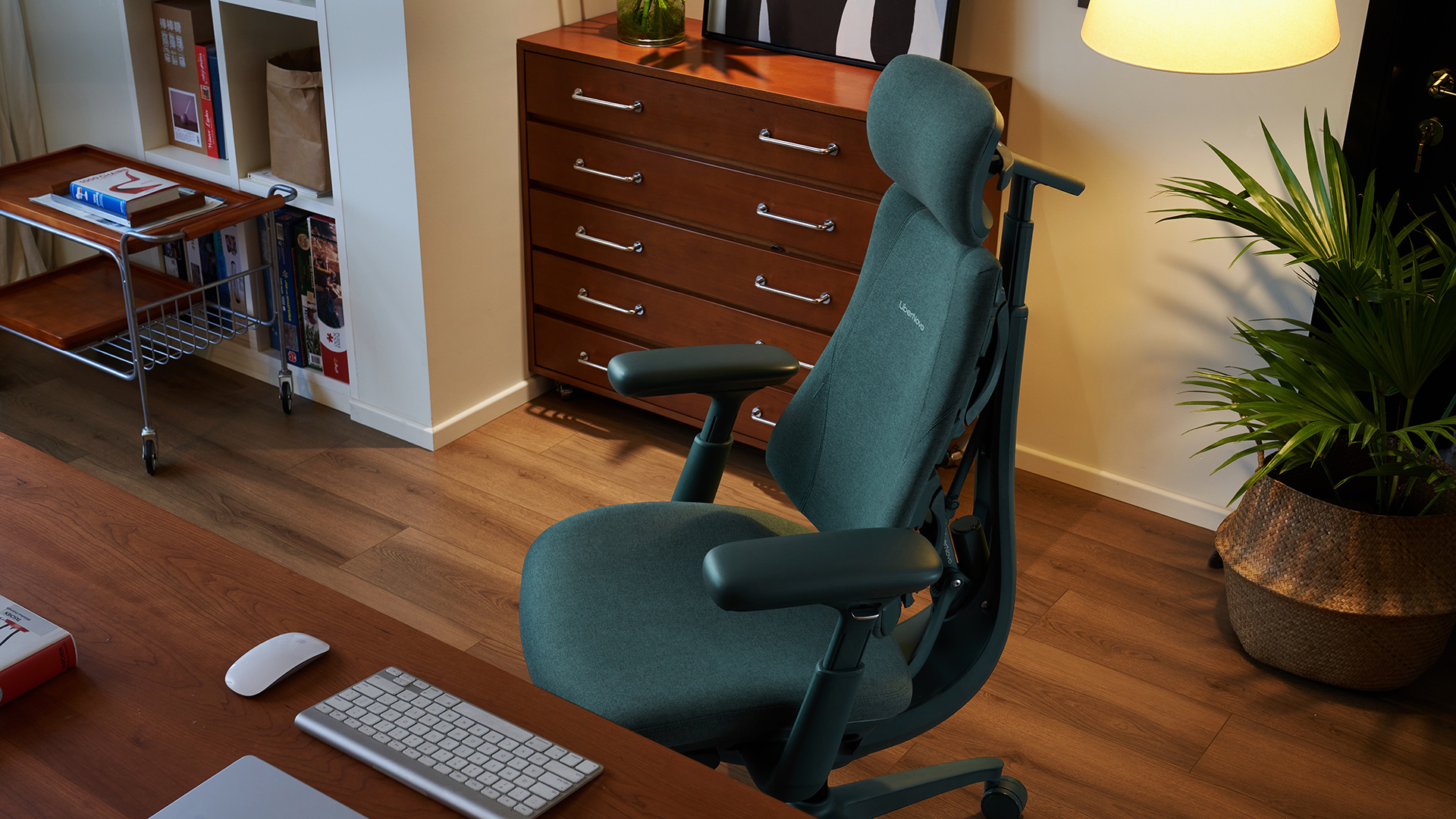 LiberNovo Omni chair in use