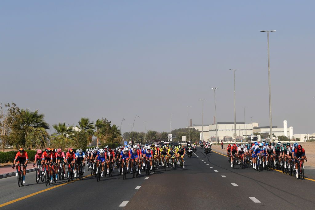 The UAE Tour peloton splits as the sprint nears