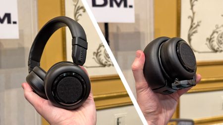 The TDM Neo headphones held in a man's hand. On the left, they are in headphone format, on the right, they are twisted into a round speaker shape