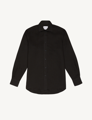 6NiaSFVdSEKUHuTHFQpY8Y-320-80 11 طرق غير ممل لارتداء رأس أسود إلى أخمص القدمين في صيف 2025