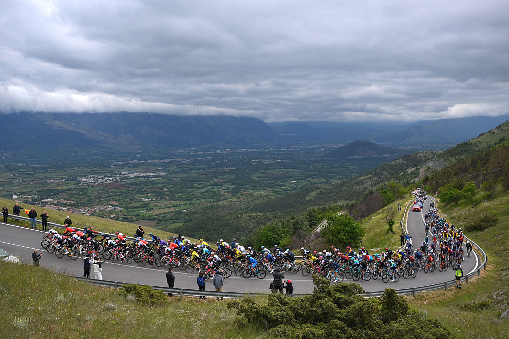 TAGLIACOZZO MARSIA ITALY MAY 16 A general view of the peloton climbing to the Monte Urano 841m during the 108th Giro dItalia 2025 Stage 7 a 168km stage from Castel di Sangro to Tagliacozzo Marsia 1424m UCIWT on May 16 2025 in Tagliacozzo Marsia Italy Photo by Tim de WaeleGetty Images