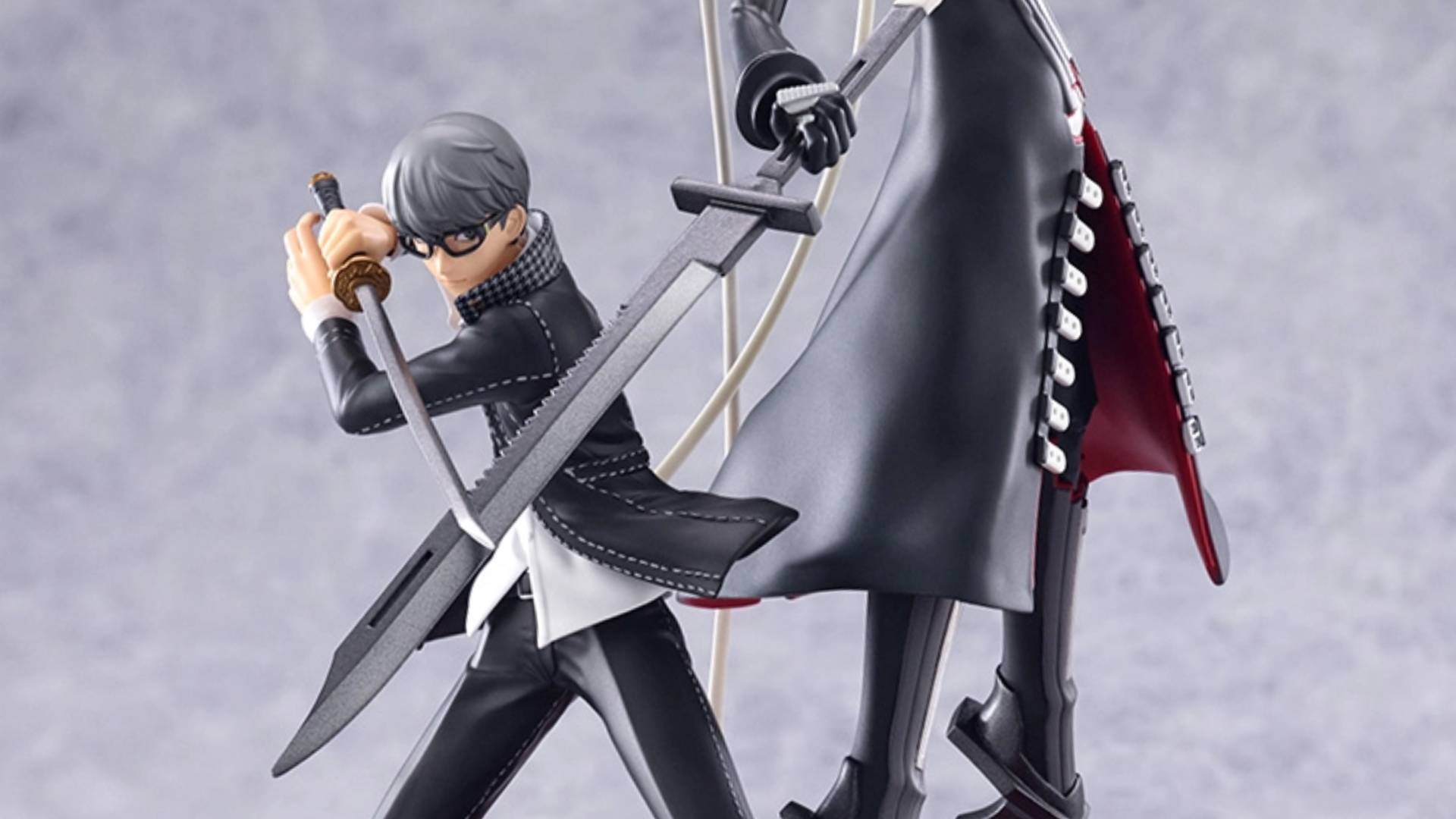 Primer plano del P4R Protagonist & Figura Izanagi incluida con la Persona 4 Revival Collector's Edition.