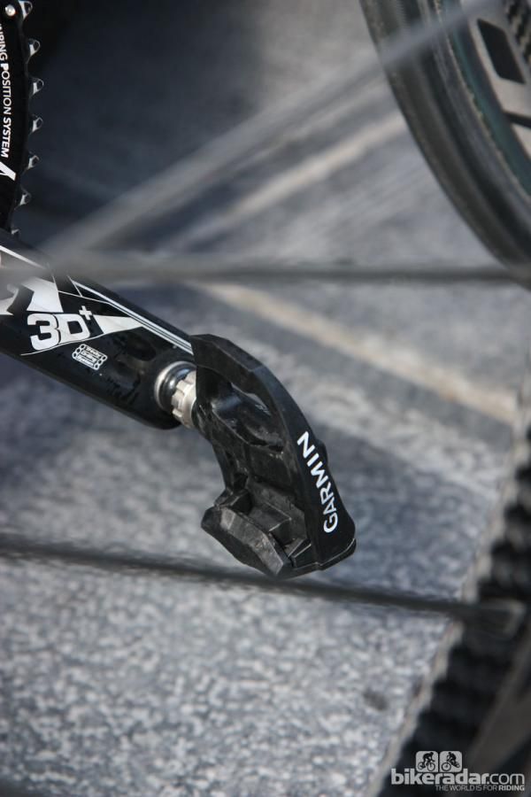 Garmin-Barracuda team bikes were fitted with Garmin Vector pedals that were seemingly devoid of the power measuring hardware. Note the omission of a transmission antenna that would normally be hanging in between the crankarm and pedal spindle.
