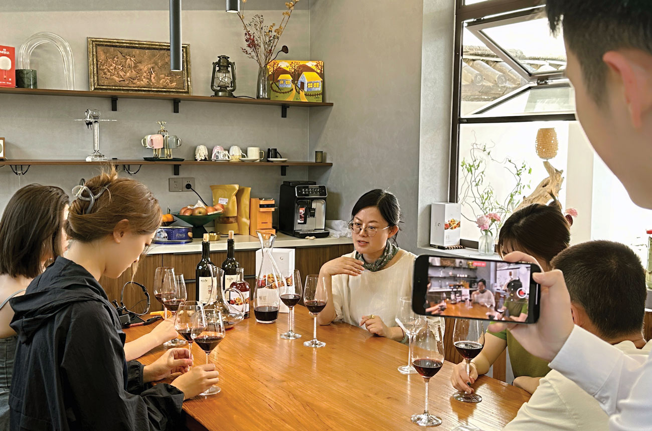Wu Xiuyong teachesstaff the finer points of wine tasting