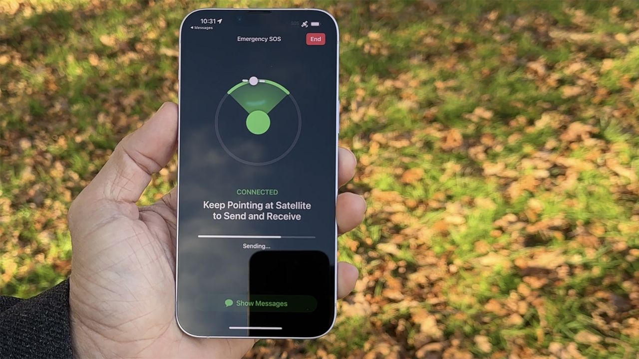 iPhone 14 Emergency SOS via satellite