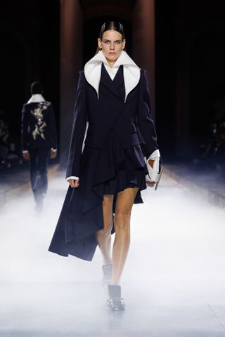 Alexander mcqueen spring summer 2025 skirt suit and collar