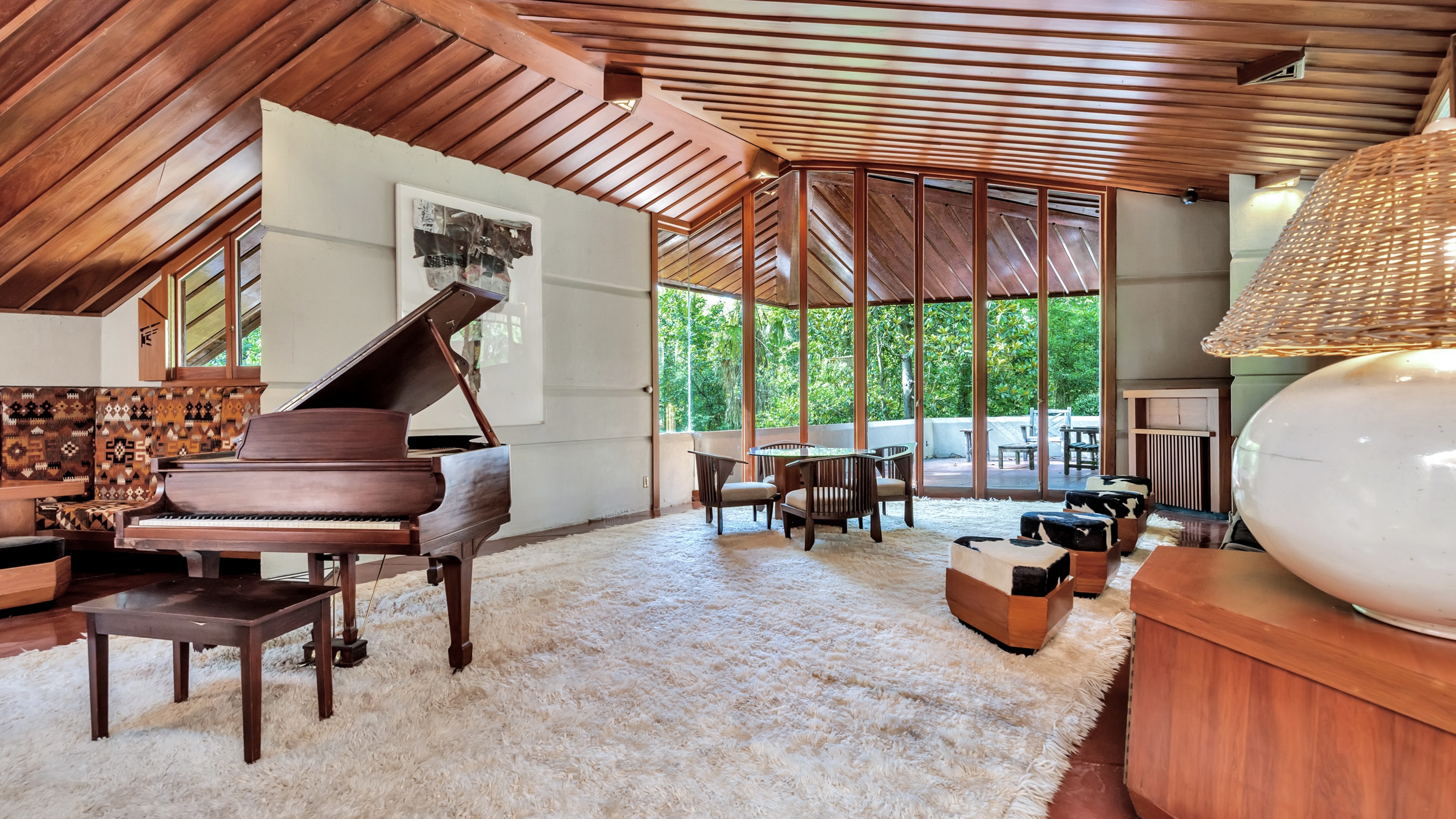frank lloyd wright's the fountainhead, also known as J. Willis Hughes House