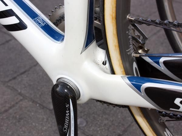 Chain stays are joined to the bottom bracket shell in a smoother fashion on the Project Black frame relative to the current Roubaix SL2.