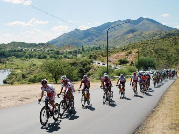 The peloton climbs during 167km final stage.