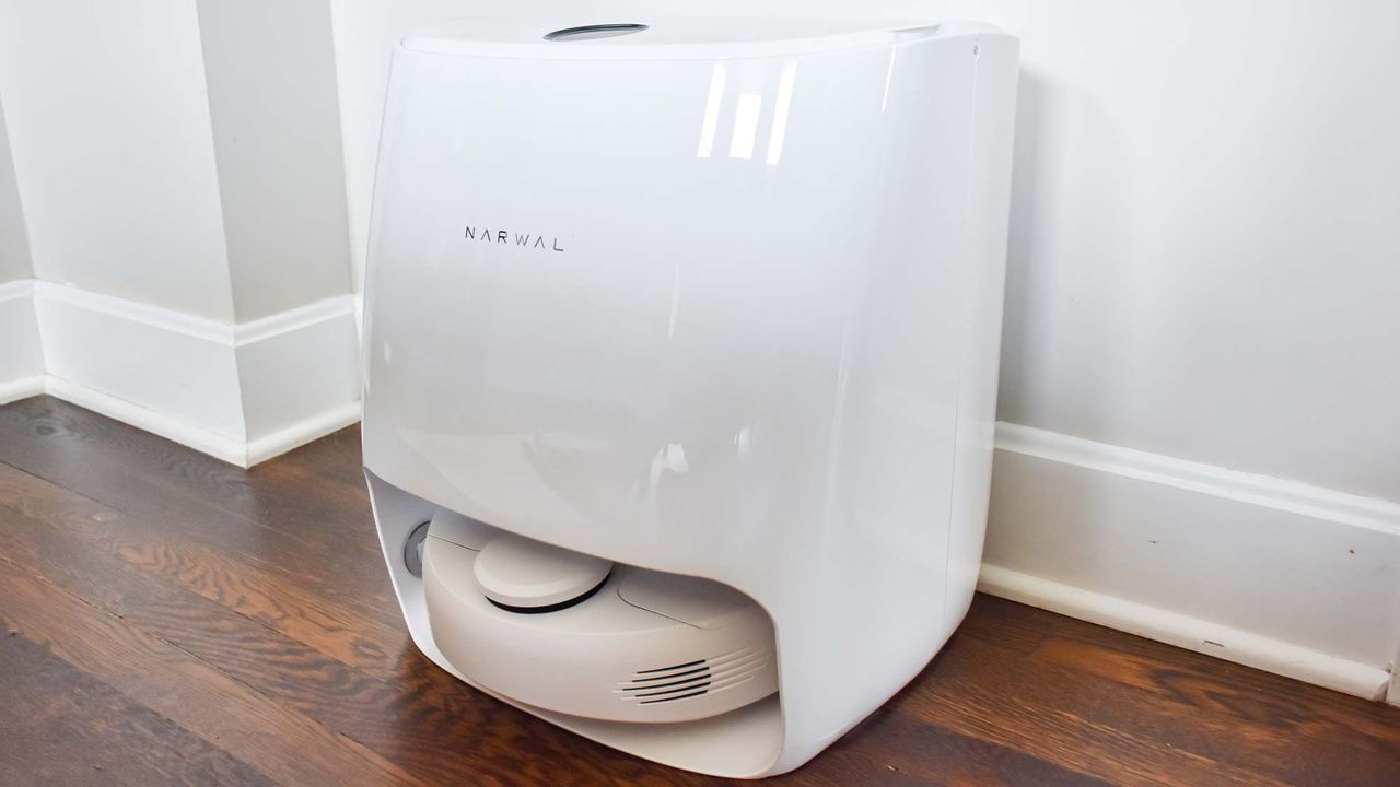 Narwal T10 in charging dock