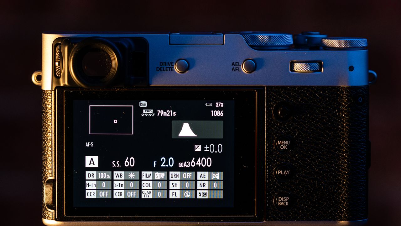 A camera screen showing exposure settings