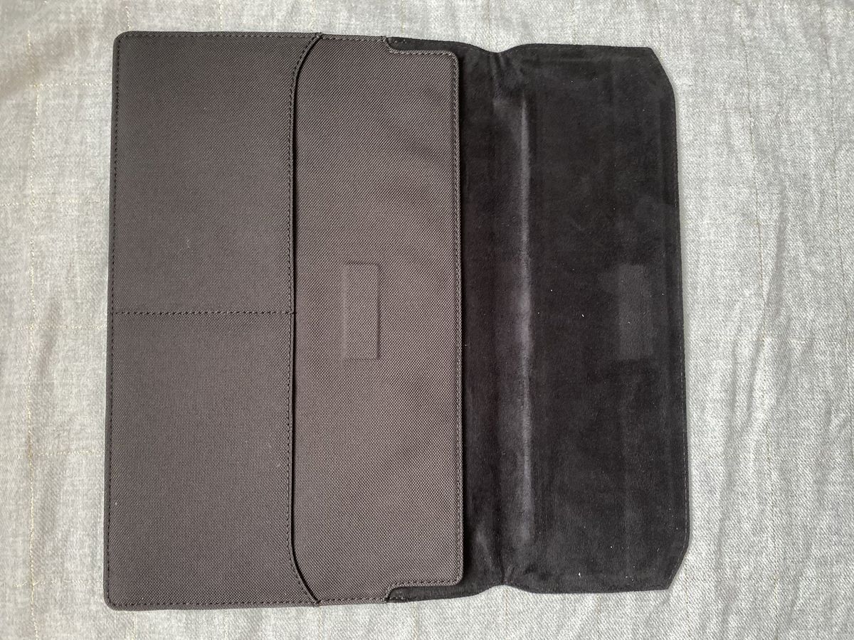 Ekster Laptop Sleeve Render
