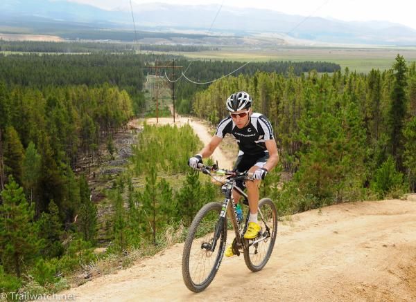 Jeremiah Bishop (Cannondale) tries to close the gap to Christoph Sauser (Specialized) and Alban Lakata (Topeak Ergon) on the Powerline climb