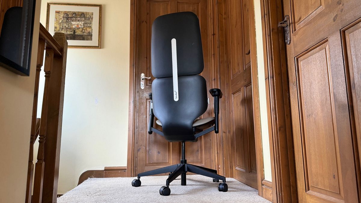 The back of the Boulies Fit Pro in a hallway.