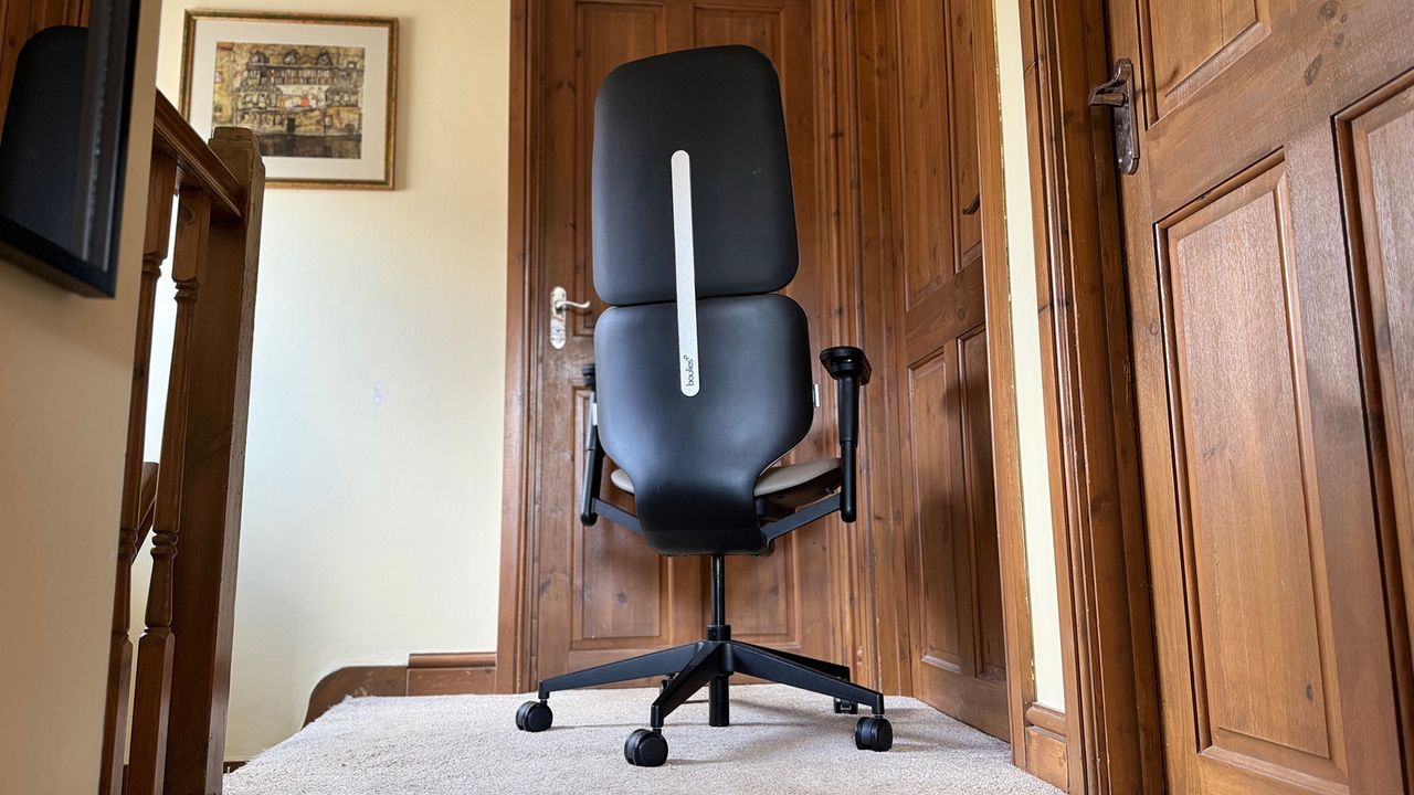 The back of the Boulies Fit Pro in a hallway.