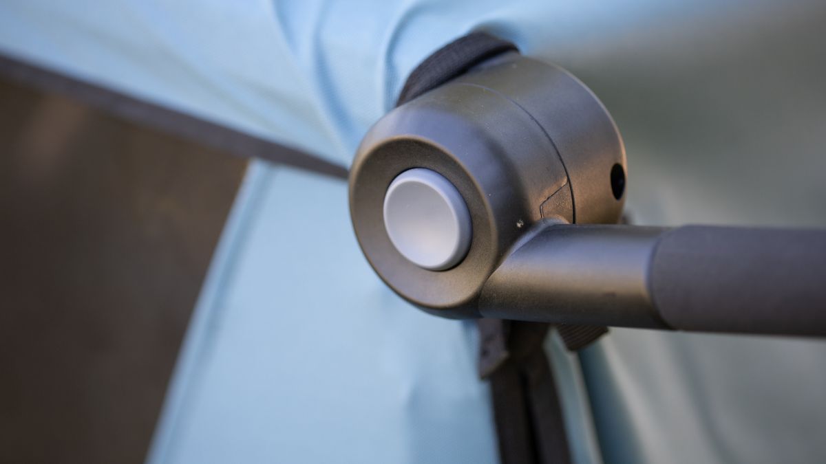 Thule Courier detail of push bar adjustment