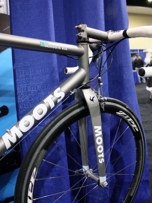 The Alpha Q fork is painted to match.