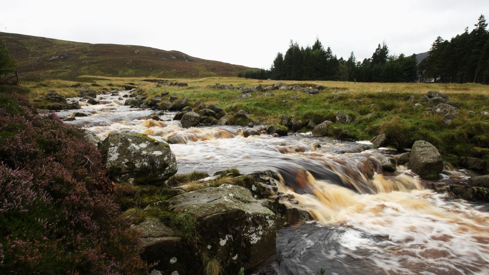 Where is Balmoral Castle? Inside the Queen's beloved Scottish home ...