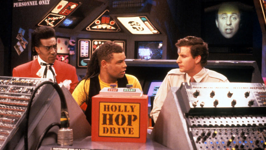 red-dwarf-is-the-most-british-sitcom-ever-made-3-1556650901-JGFv-column-width-inline
