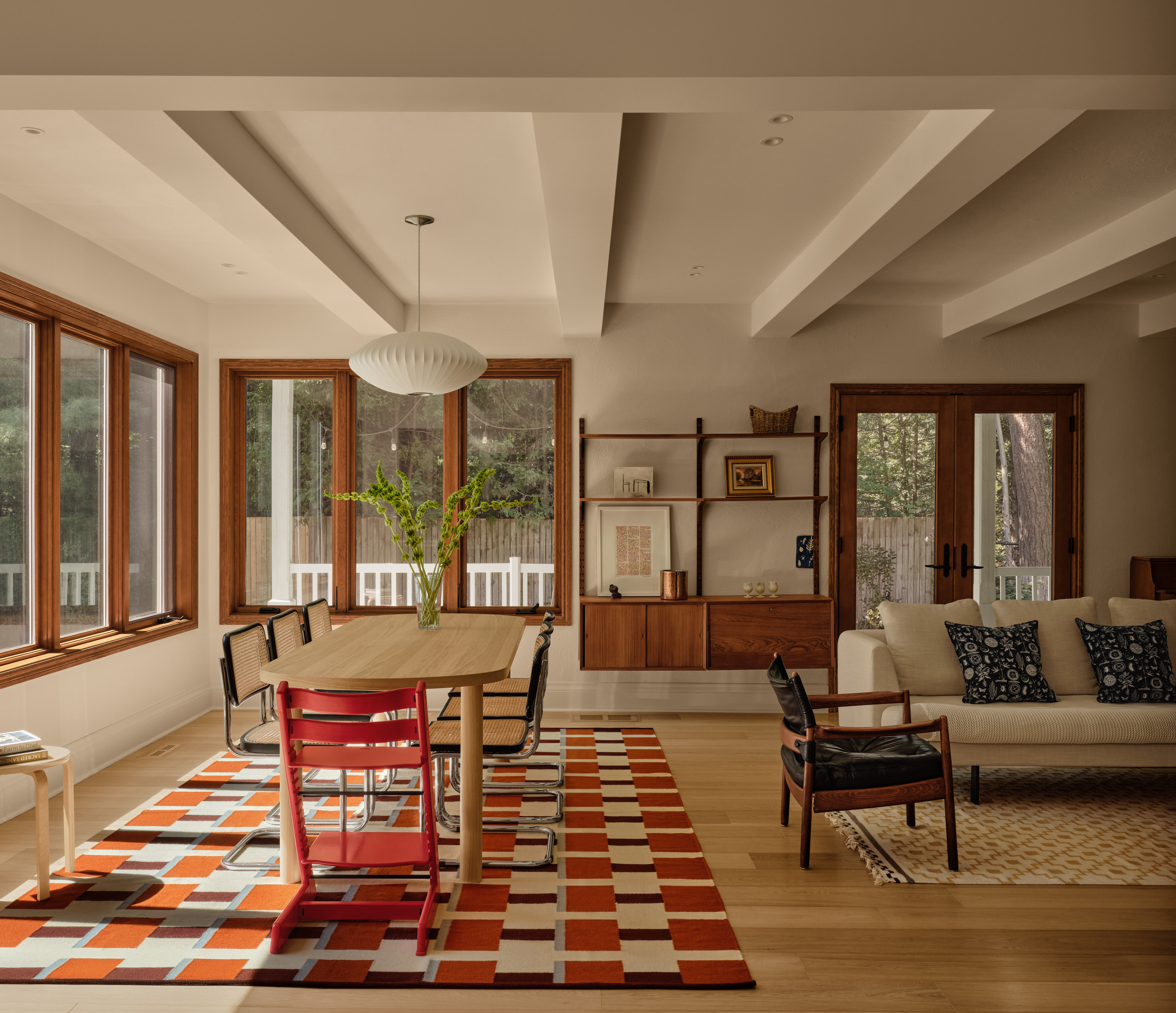 modernist home in montreal