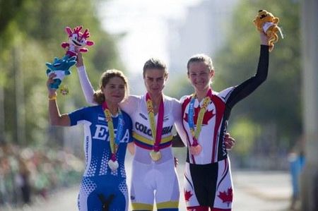 Elite women's podium (l-r): Evelyn Yesenia Garcia (El Salvador), Maria Luisa Calle (Colombia), Laura Katherine Brown (Canada)