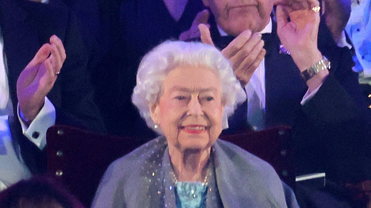 The surprising truth behind the Queen&#039;s shawl at Platinum Jubilee celebrations 