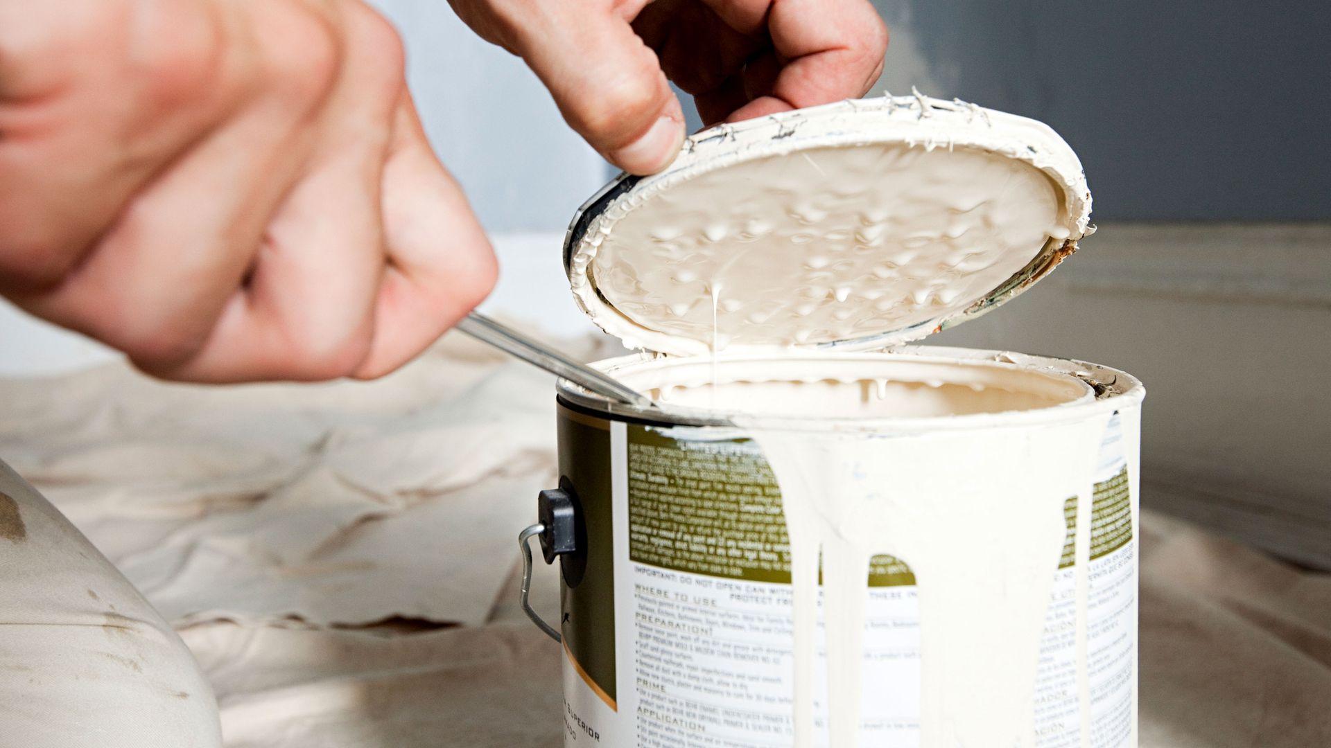How to Open a Paint Can 3 Ways to Do it Right Homebuilding