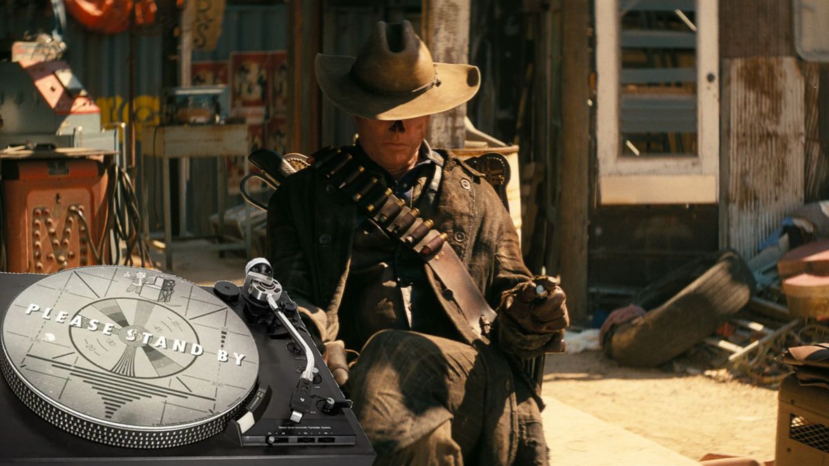 The Ghoul sitting in a wasteland town with a &#039;please stand by&#039; record player in the foreground