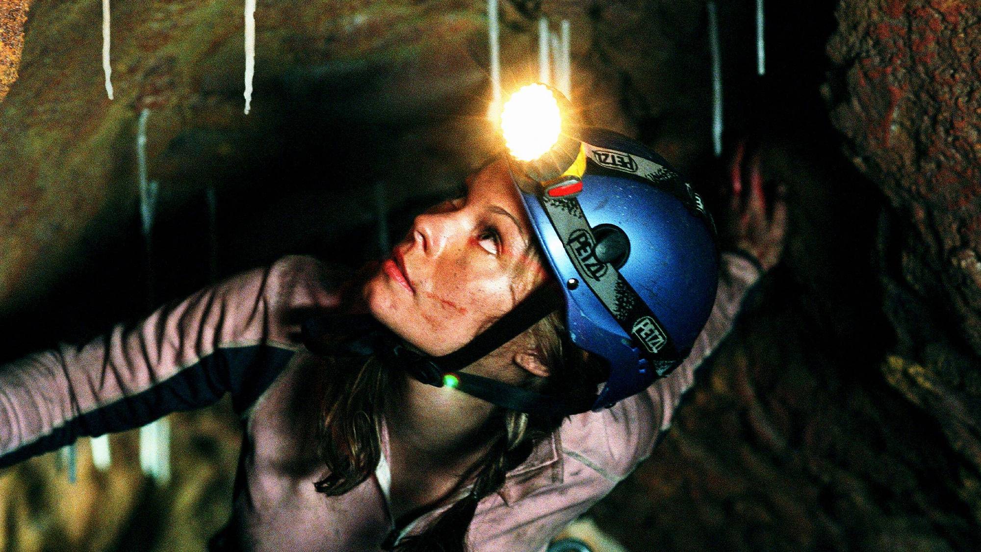 Myanna Buring in &quot;The Descent&quot; movie (2005)