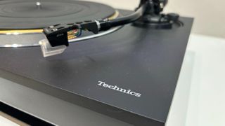 Technics SL-1300G tonearm closeup