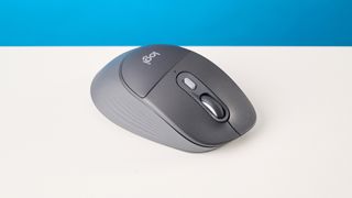 A Logitech Signature Comfort Plus M850L mouse
