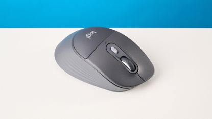 A Logitech Signature Comfort Plus M850L mouse