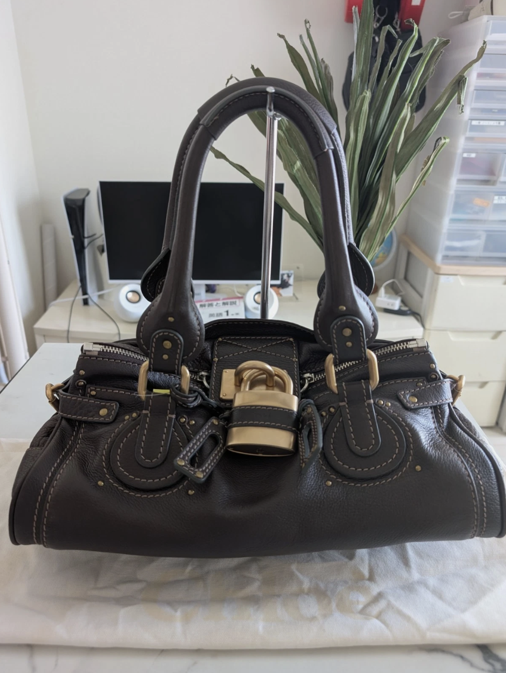Chlo&amp;eacute;, Paddington Dark Brown Glod Padlock Women&#039;s Hand Bag