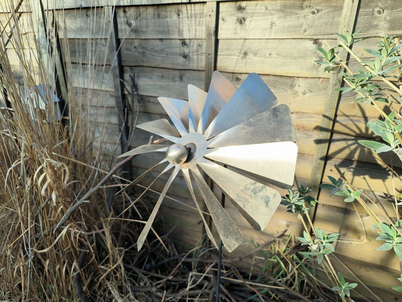 Oppo Find N2 Flip camera sample natural light windmill