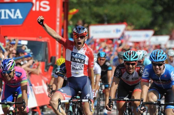 Michael M&oslash;rk&oslash;v (Saxo-Tinkoff) passed Tony Martin in the dying metres to win stage 6 of the 2013 Vuelta a Espana.