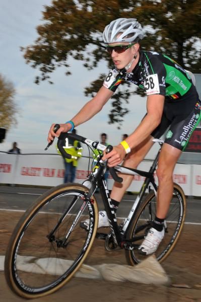 Yorben Van Tichelt (Landbouwkrediet KDL) en route to victory