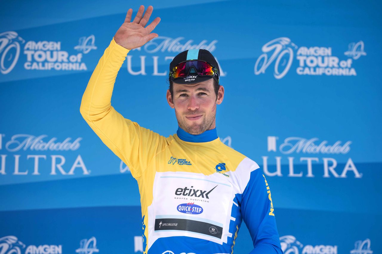 Yellow jersey wearer Mark Cavendish (Etixx-Quick Step)