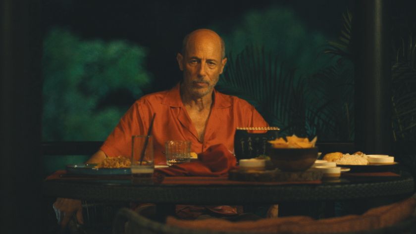 Jon Gries as Greg Hunt in Thailand White Lotus sitting at a table eating in White Lotus Season 3, episode 1