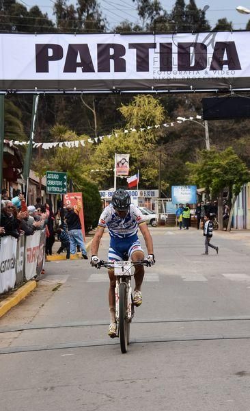 Periklis Ilias wins the race