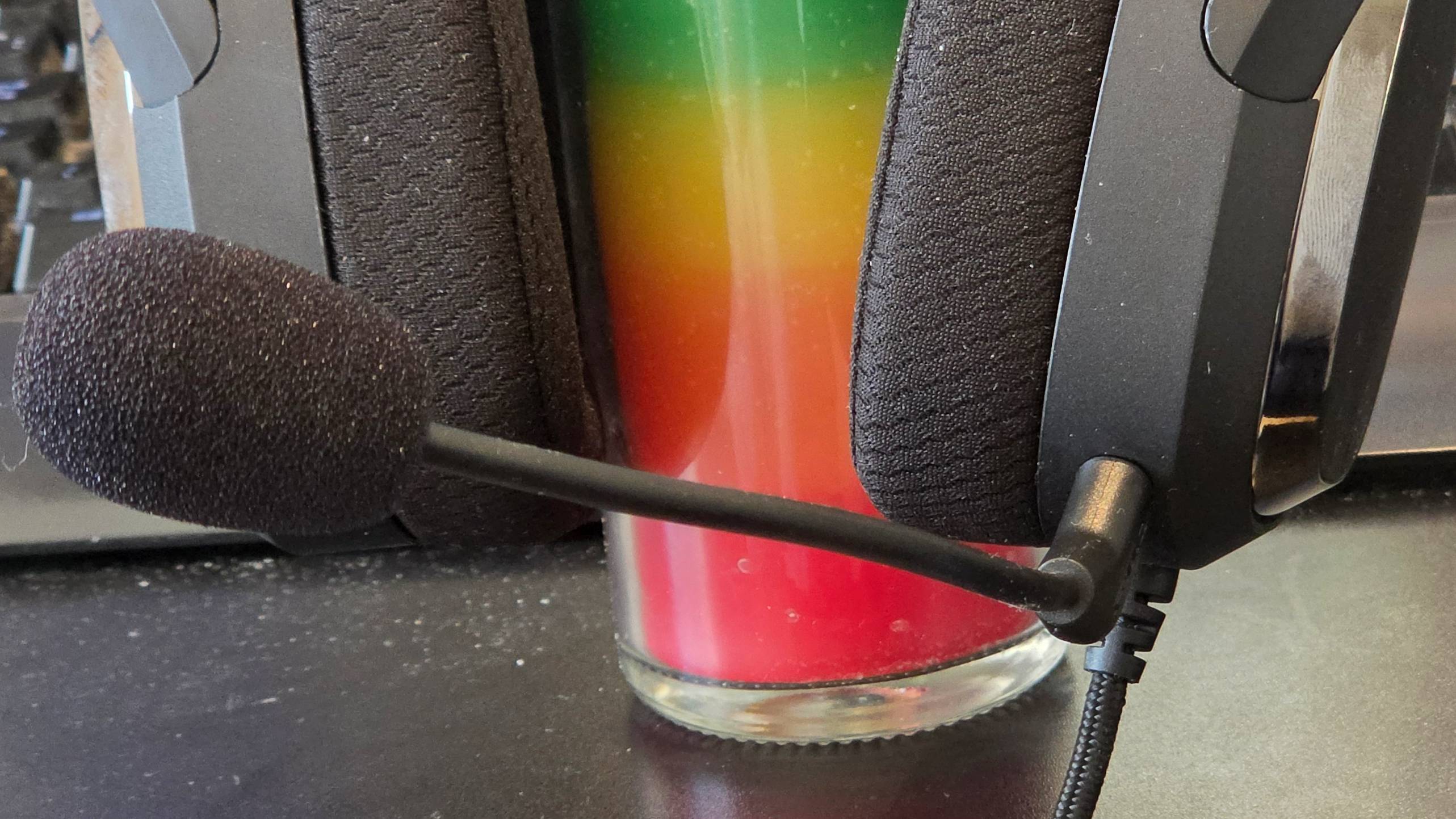 The FiiO FG3's microphone, attached to the headset.