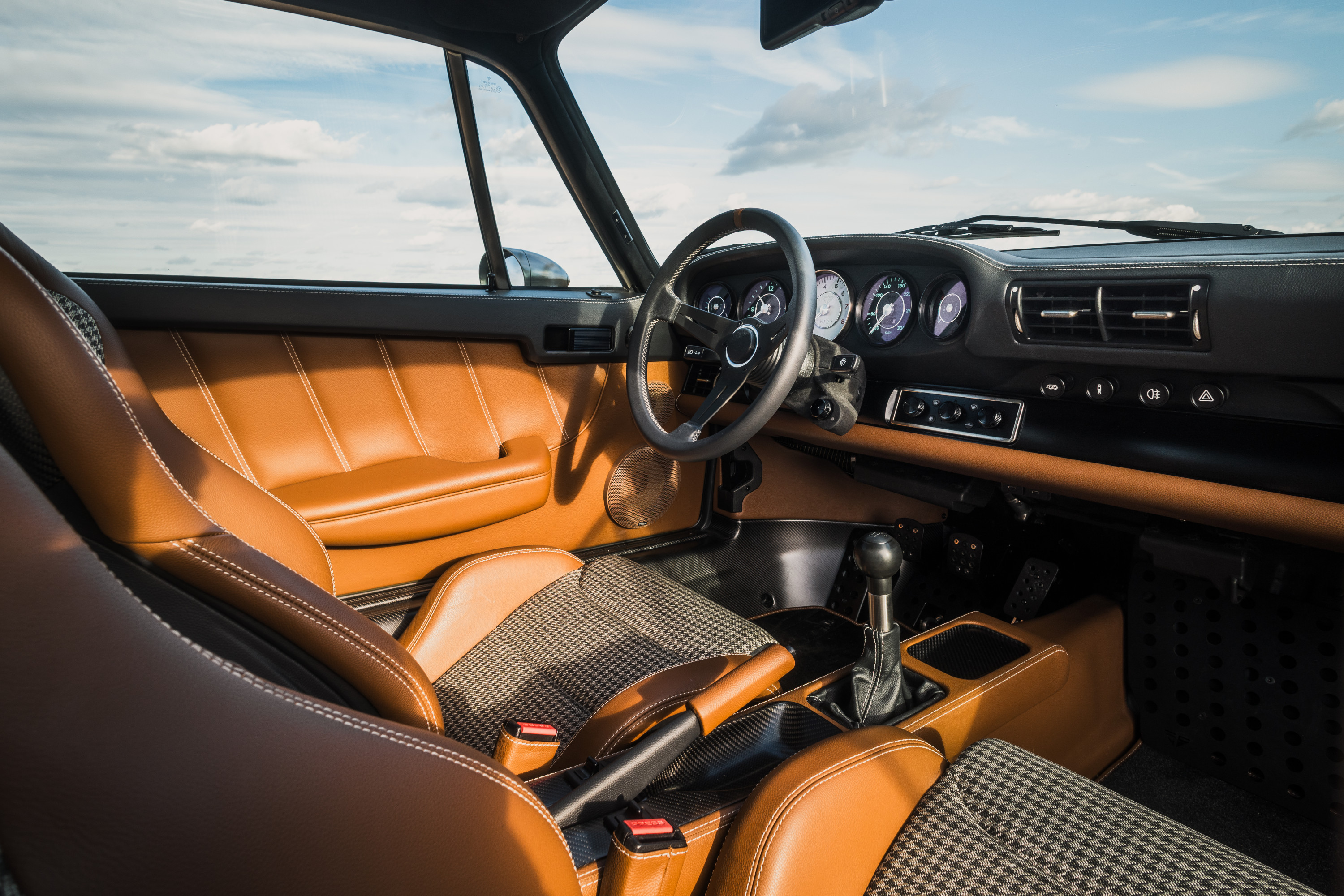 Porsche 911 by Theon Design interior