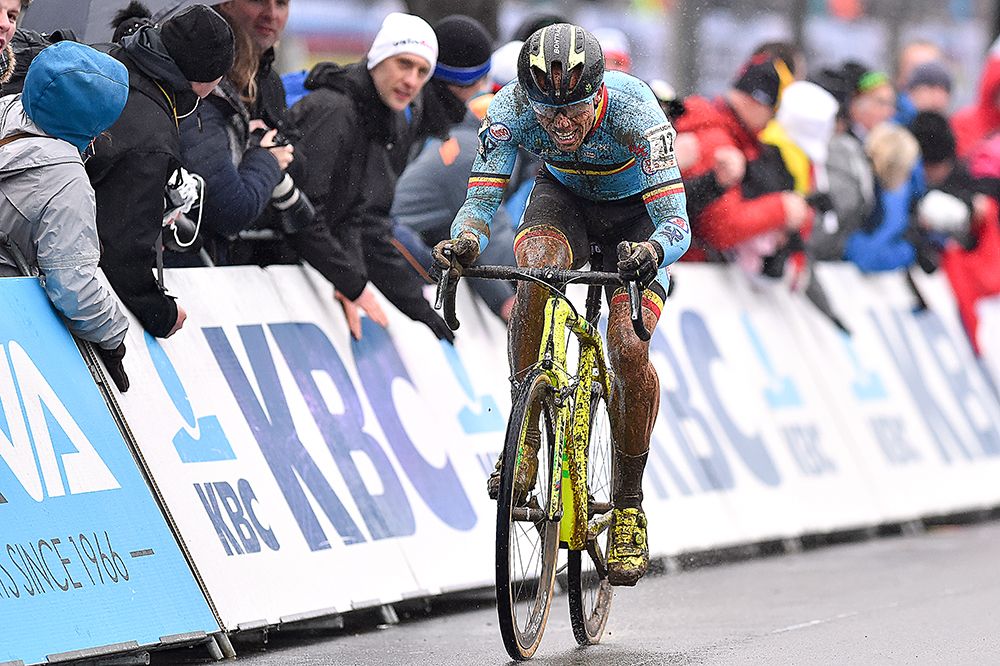 Sven Nys (Belgium) fights for the podium