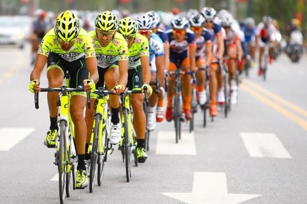 Farnese riders lead the peloton