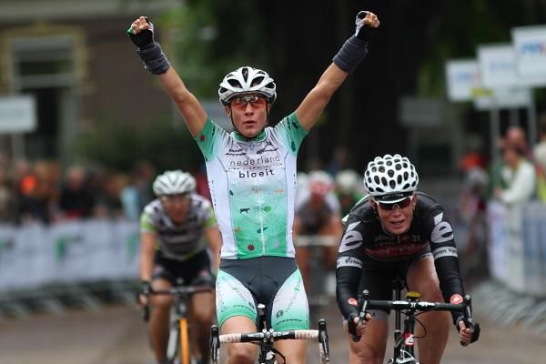 Winner of stage three, Marianne Vos (Nederland Bloeit) ahead of Kirsten Wild (Cervelo Test Team) and Giorgia Bronzini (Merida-Gauss).