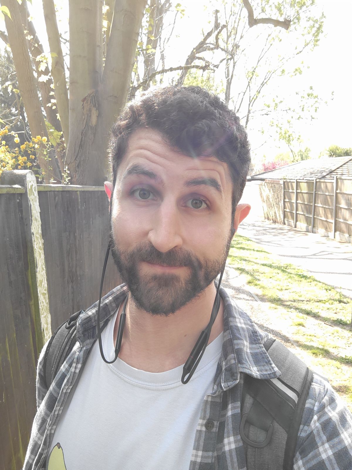 The 20MP selfie camera can't handle high dynamic range situations as well as the P30 Pro, however, detail in the foreground is fair and the phone's beauty mode isn't too aggressive.