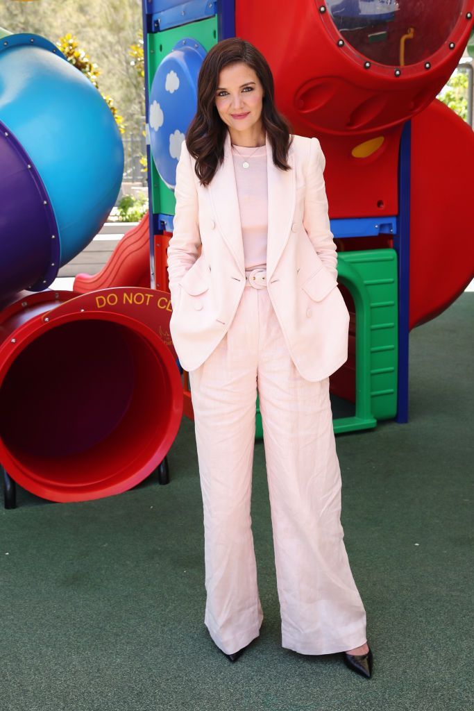 katie holmes visits ronald mcdonald house westmead