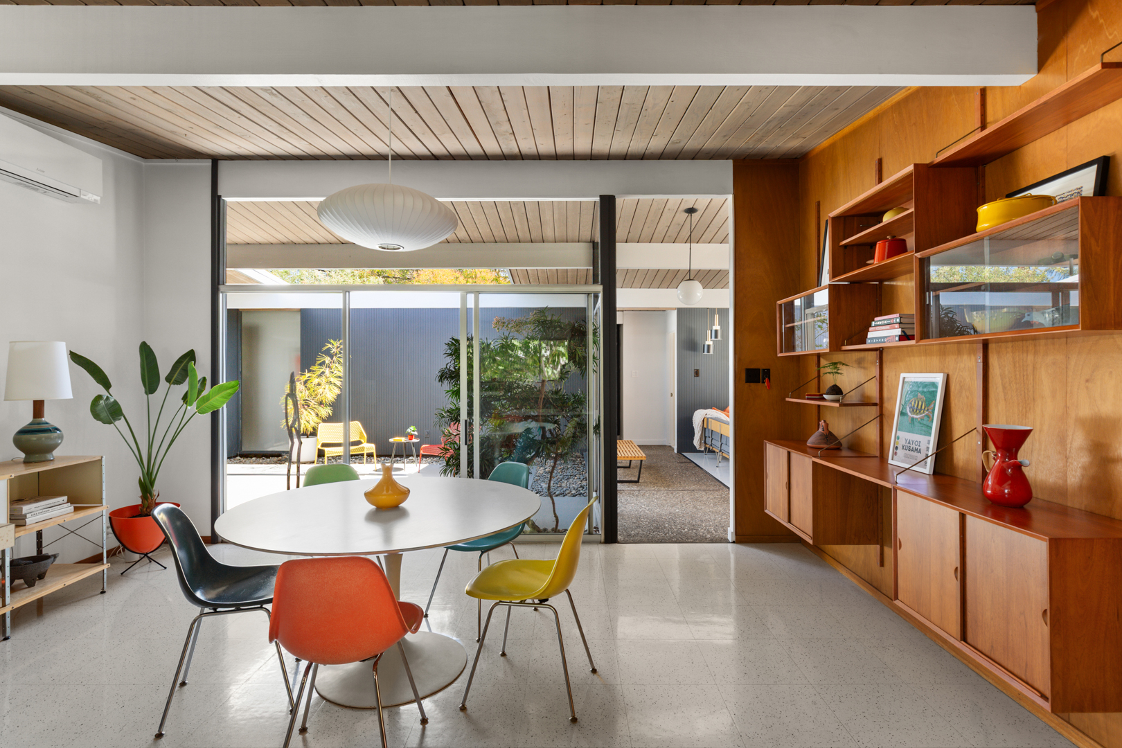 The kitchen/diner also looks onto the atrium